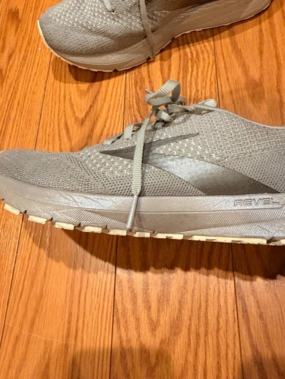 Brooks Revel Silver Gray Glitter Running Shoe 9